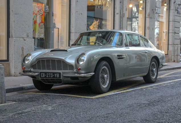 Aston Martin DB6 Vantage MKI