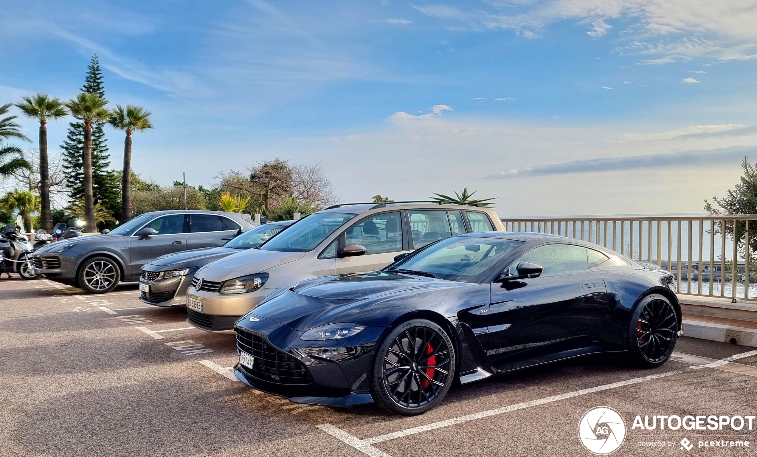 Remarkable: Aston Martin V12 Vantage without rear spoiler