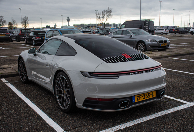 Porsche 992 Carrera 4S