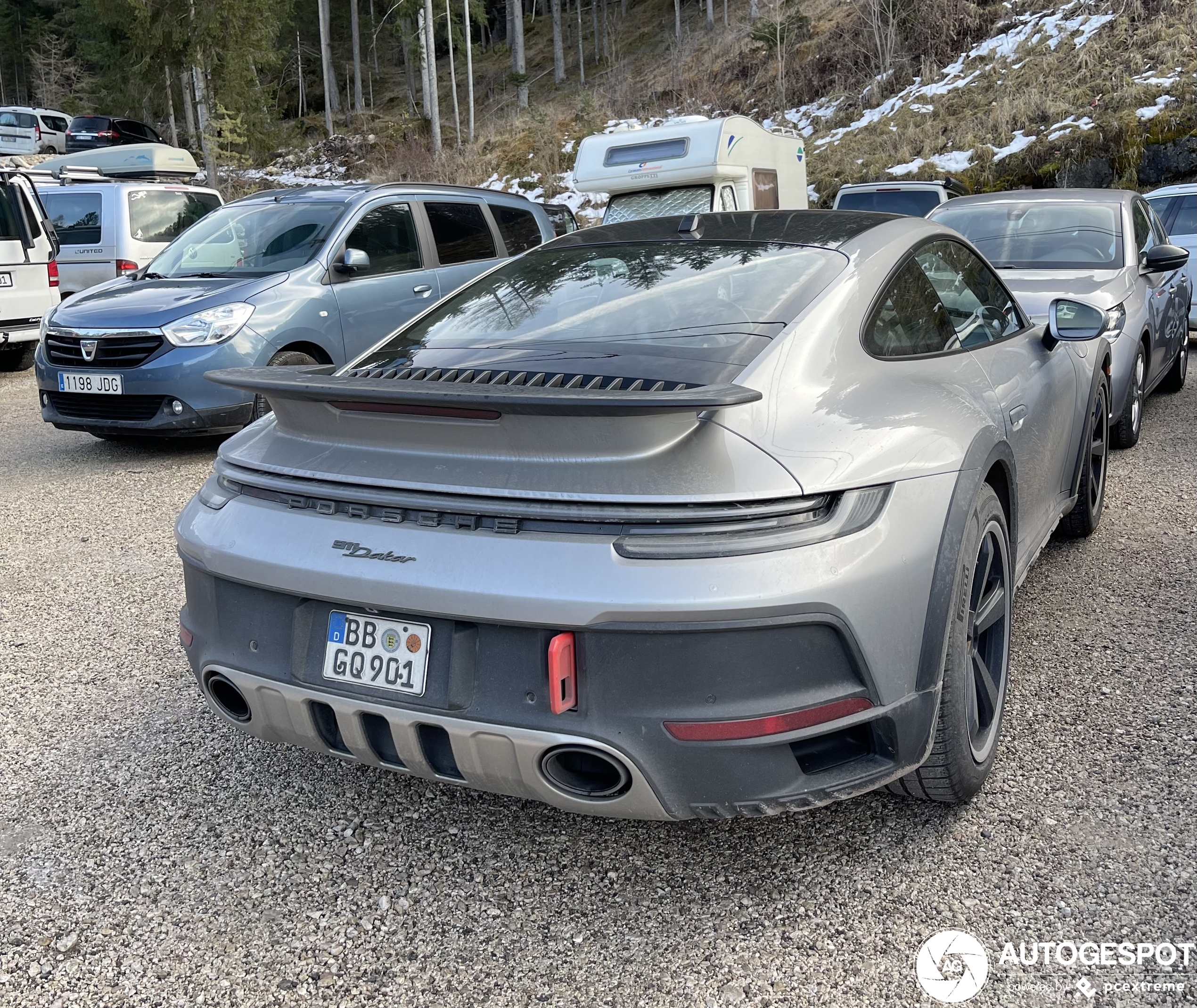 Porsche 992 Dakar op excursie in de Dolomieten