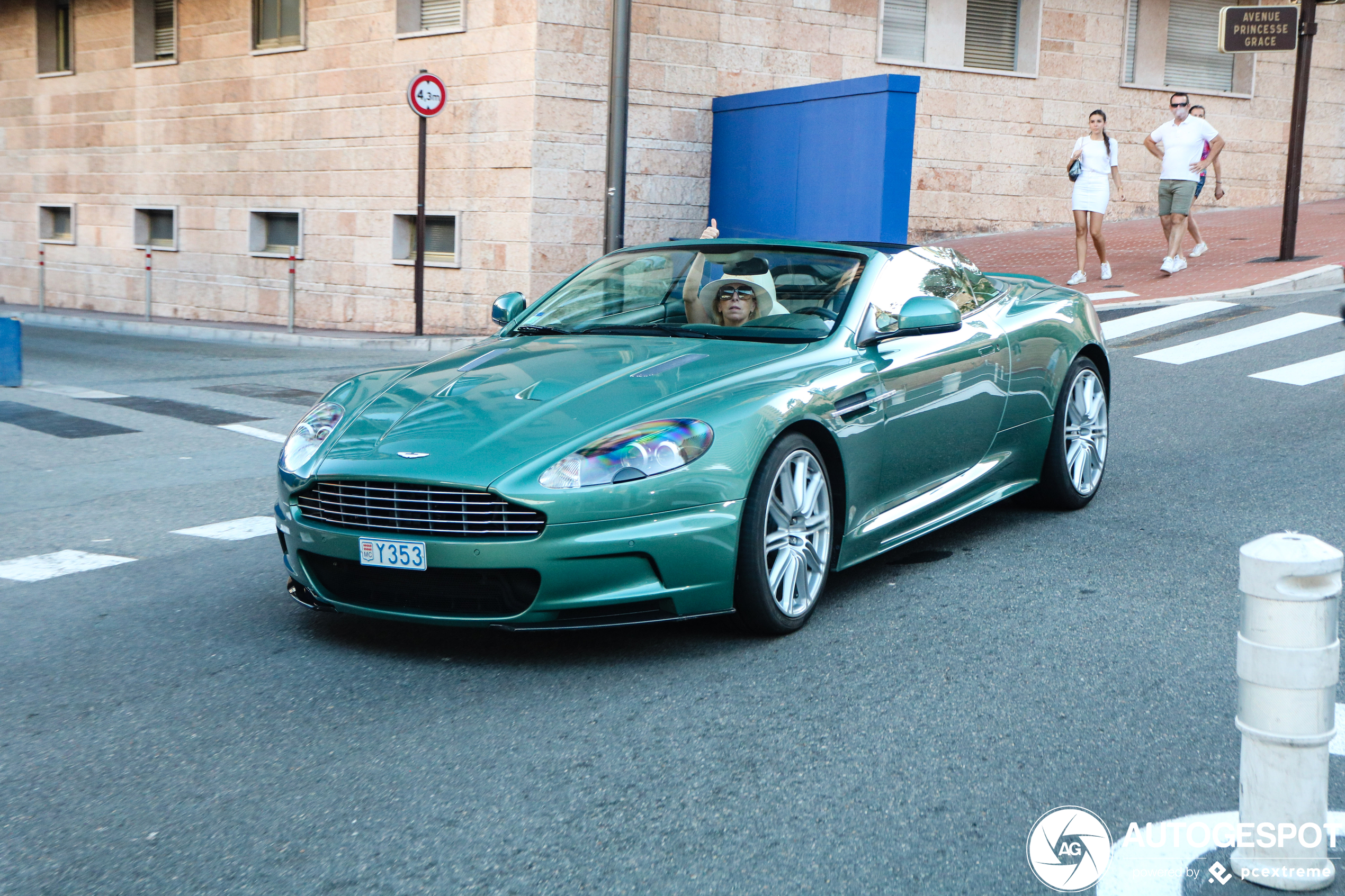 Aston Martin DBS Volante