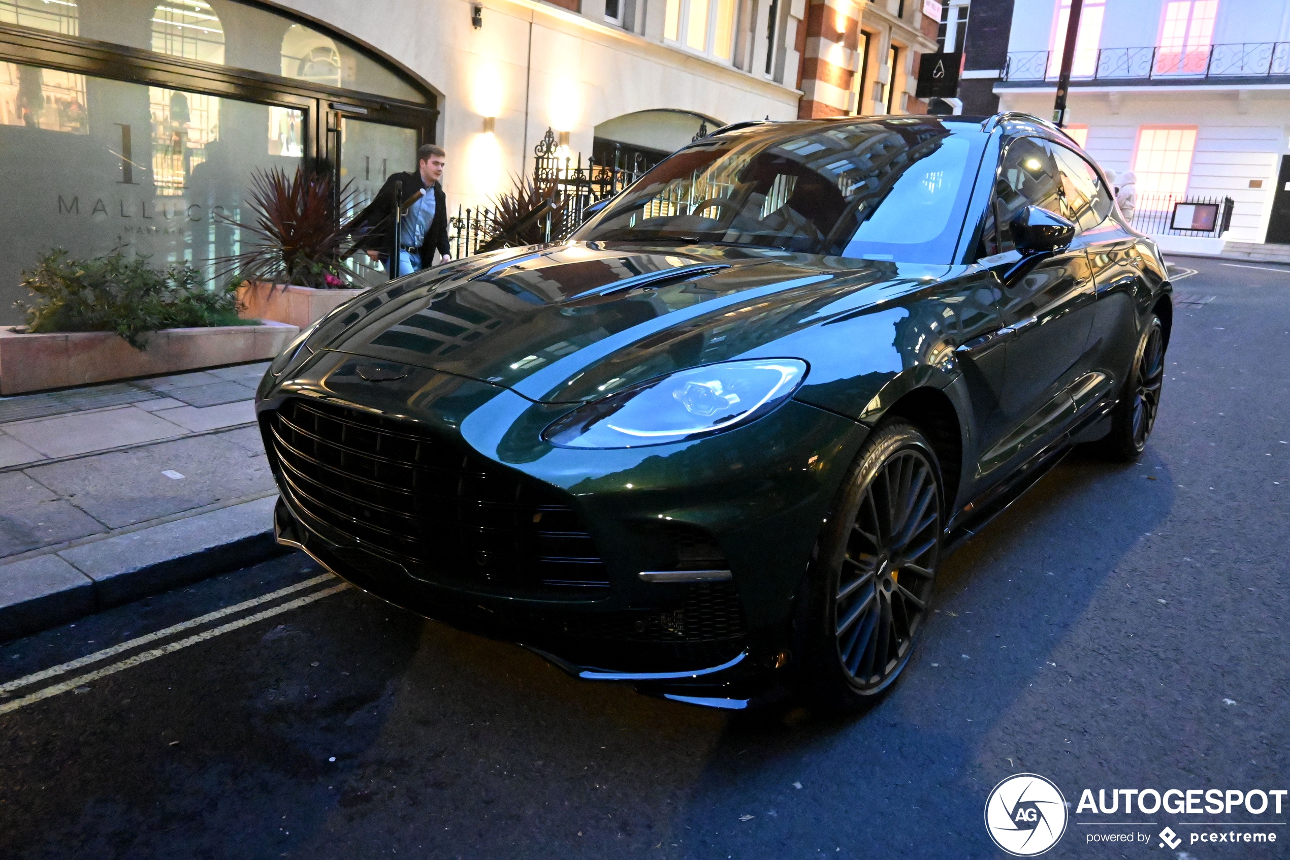 Aston Martin DBX707