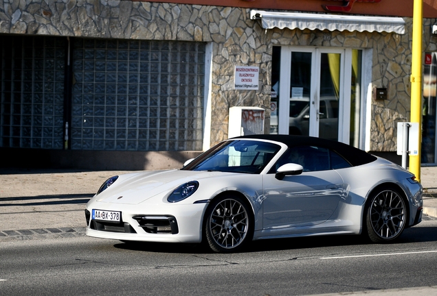 Porsche 992 Carrera 4S Cabriolet