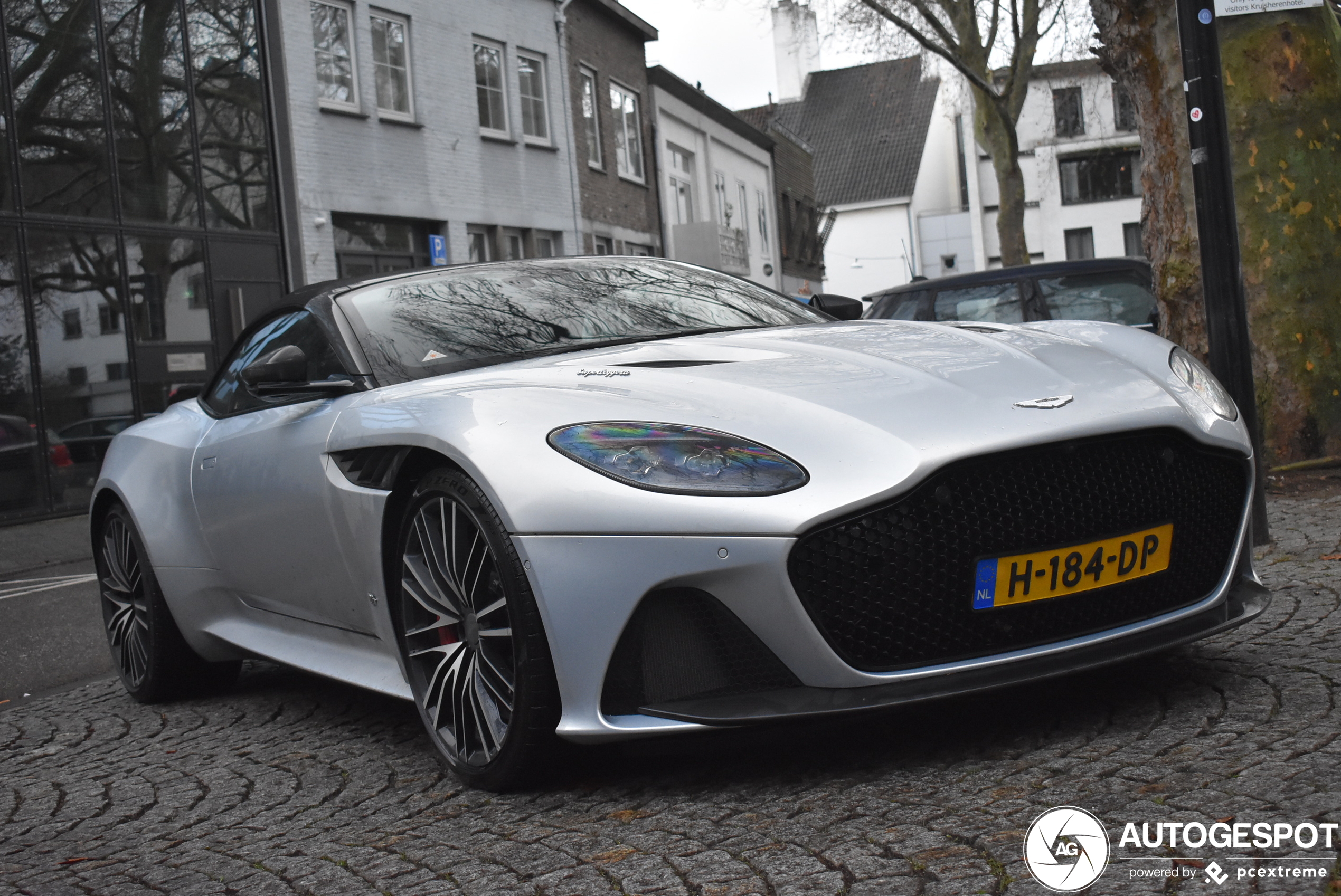 Aston Martin DBS Superleggera Volante