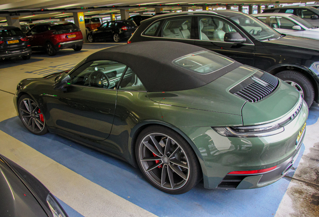 Porsche 992 Carrera 4S Cabriolet