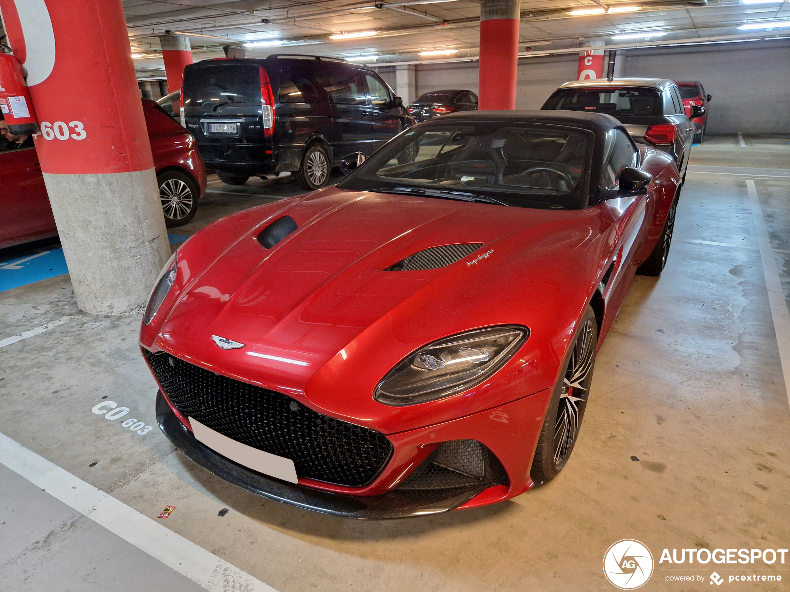 Aston Martin DBS Superleggera Volante