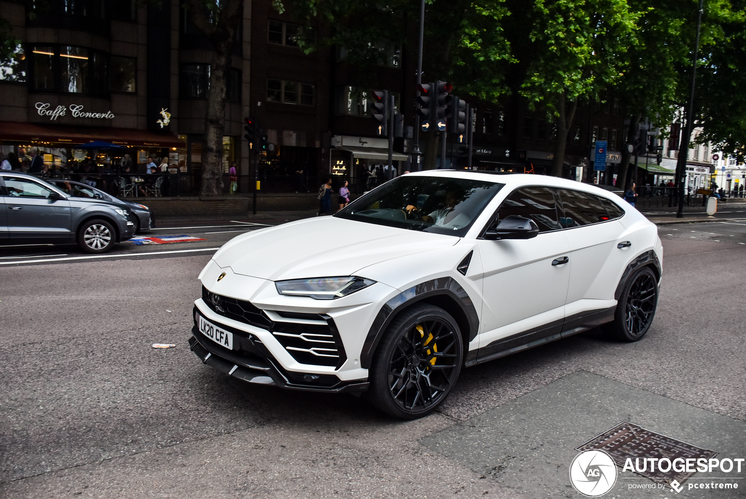 Lamborghini Urus Nero Design