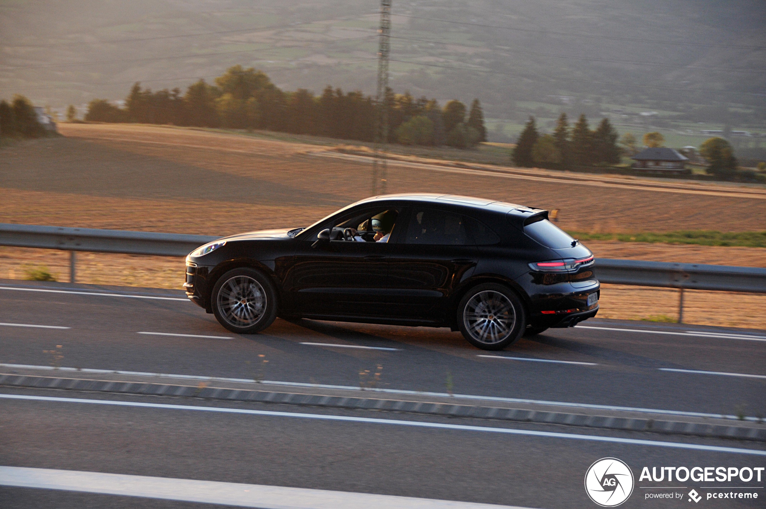 Porsche 95B Macan Turbo MkII