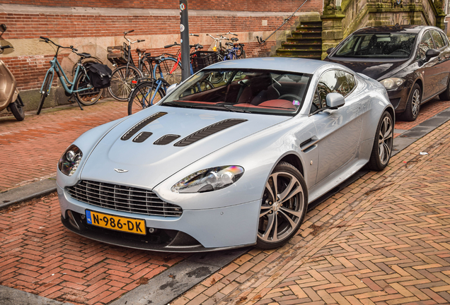 Aston Martin V12 Vantage