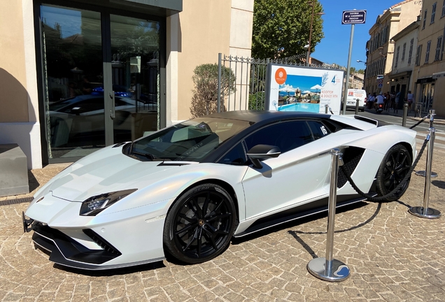 Lamborghini Aventador S LP740-4