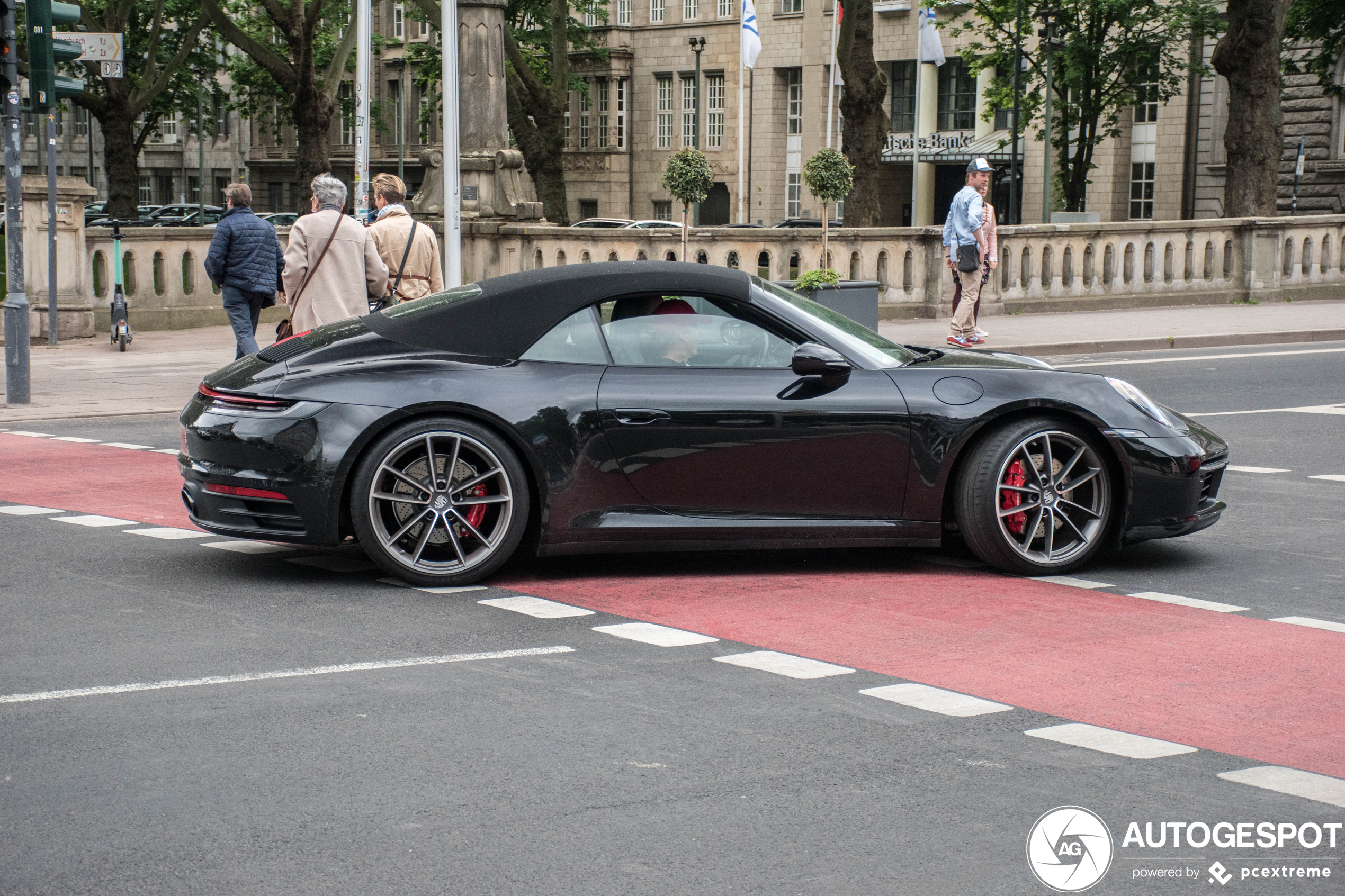 Porsche 992 Carrera 4S Cabriolet