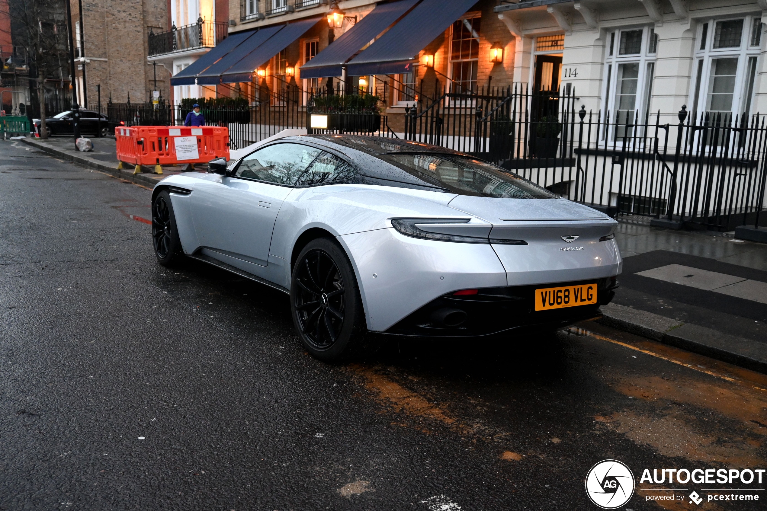 Aston Martin DB11