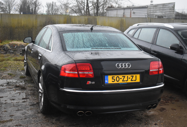 Audi S8 D3