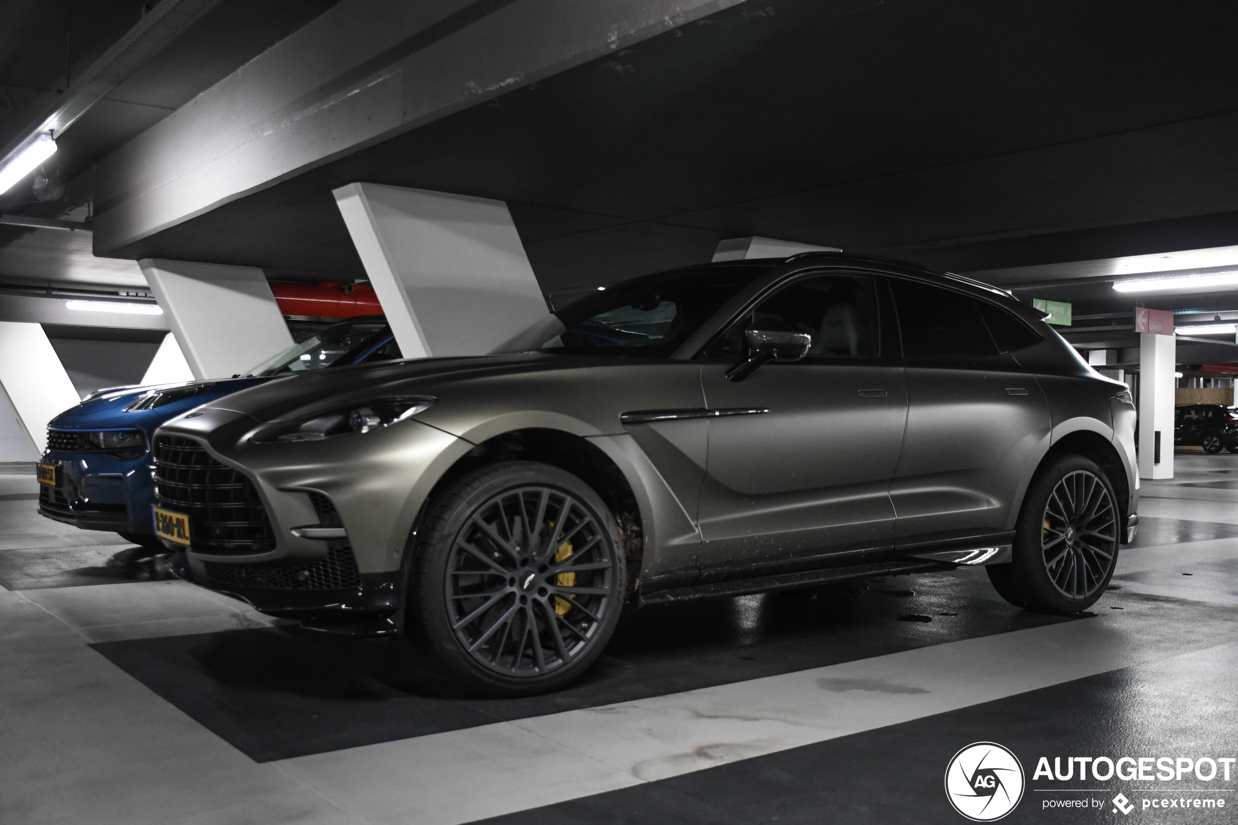 Aston Martin DBX707