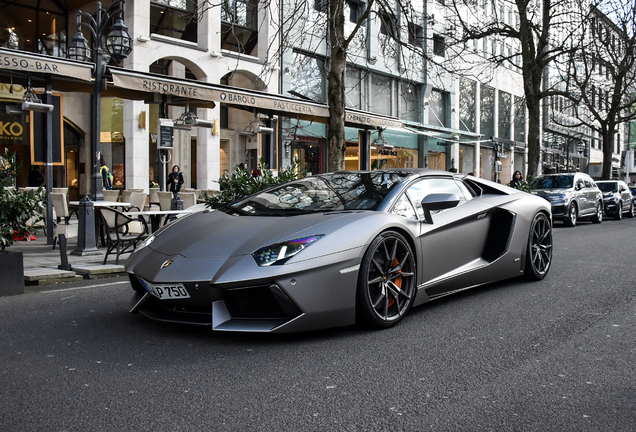 Lamborghini Aventador LP700-4 Roadster