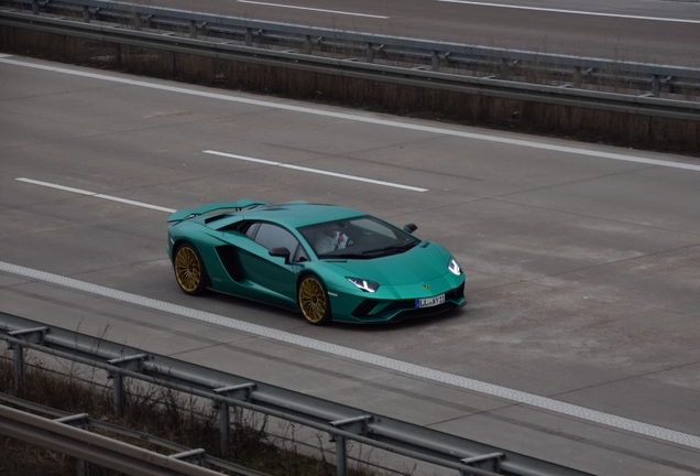 Lamborghini Aventador S LP740-4