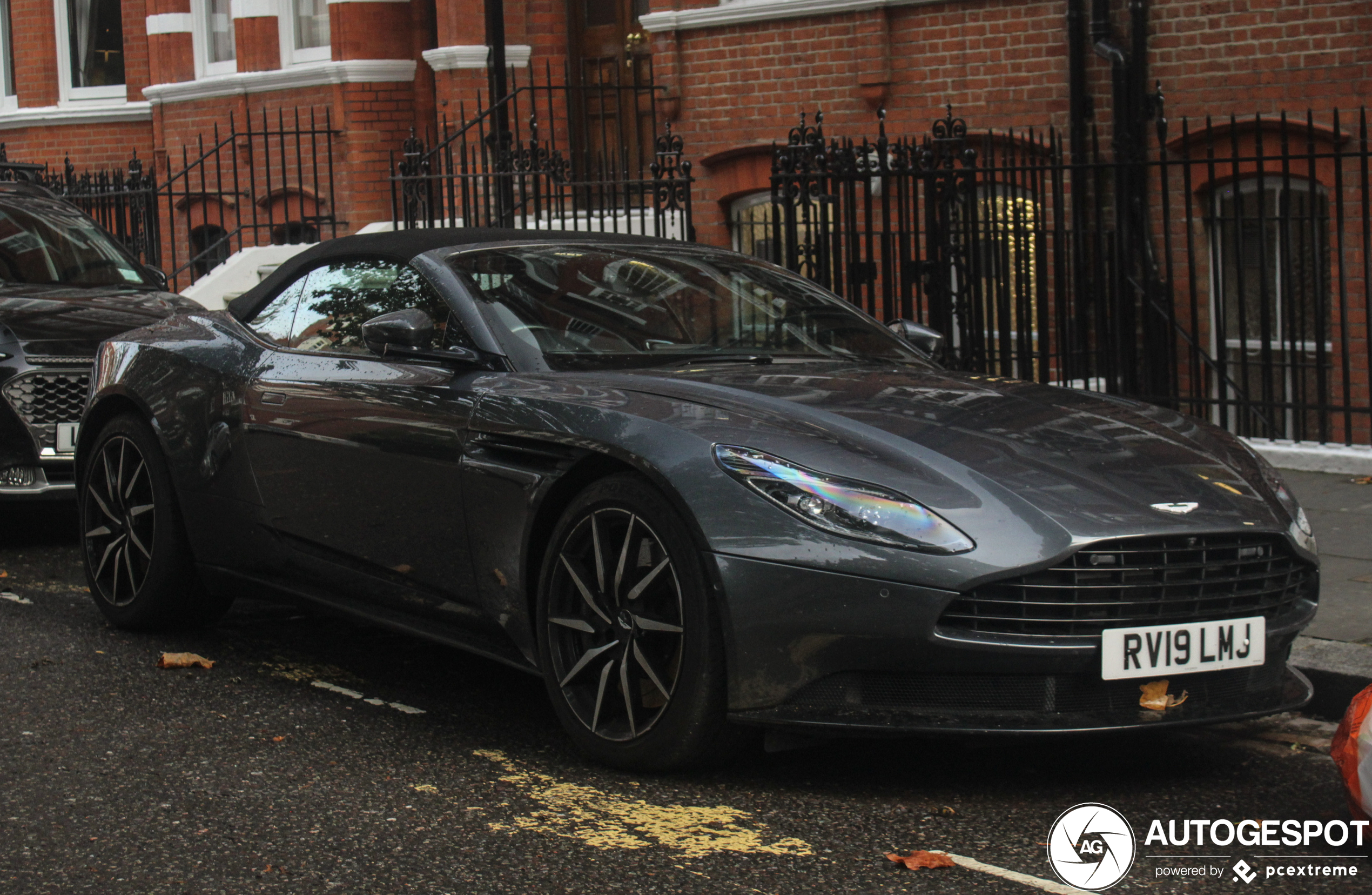 Aston Martin DB11 V8 Volante