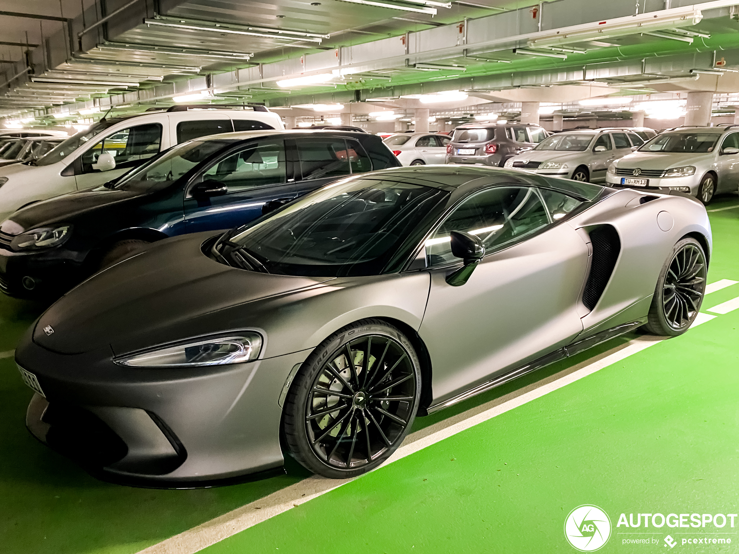 McLaren GT