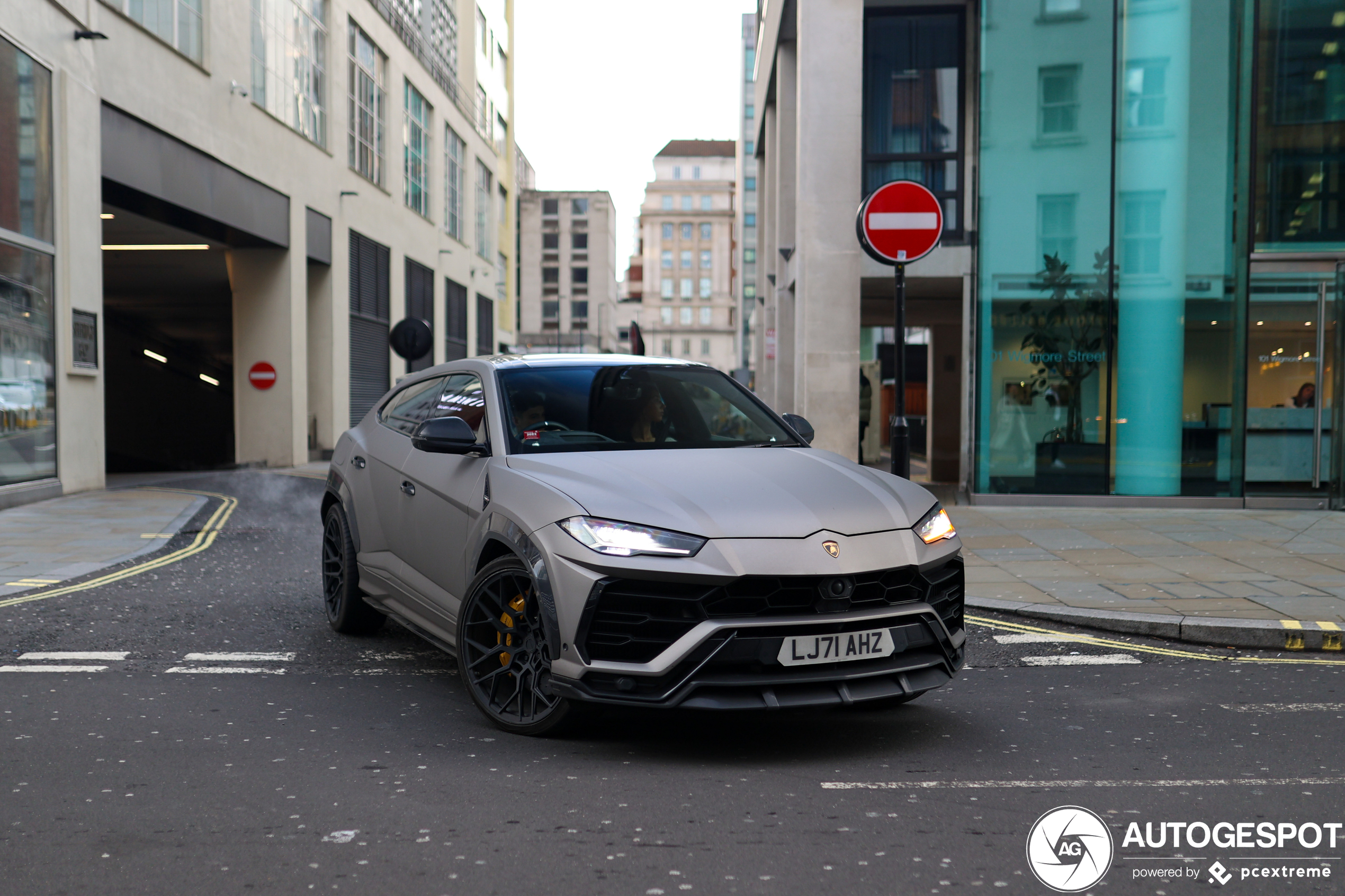 Lamborghini Urus Nero Design