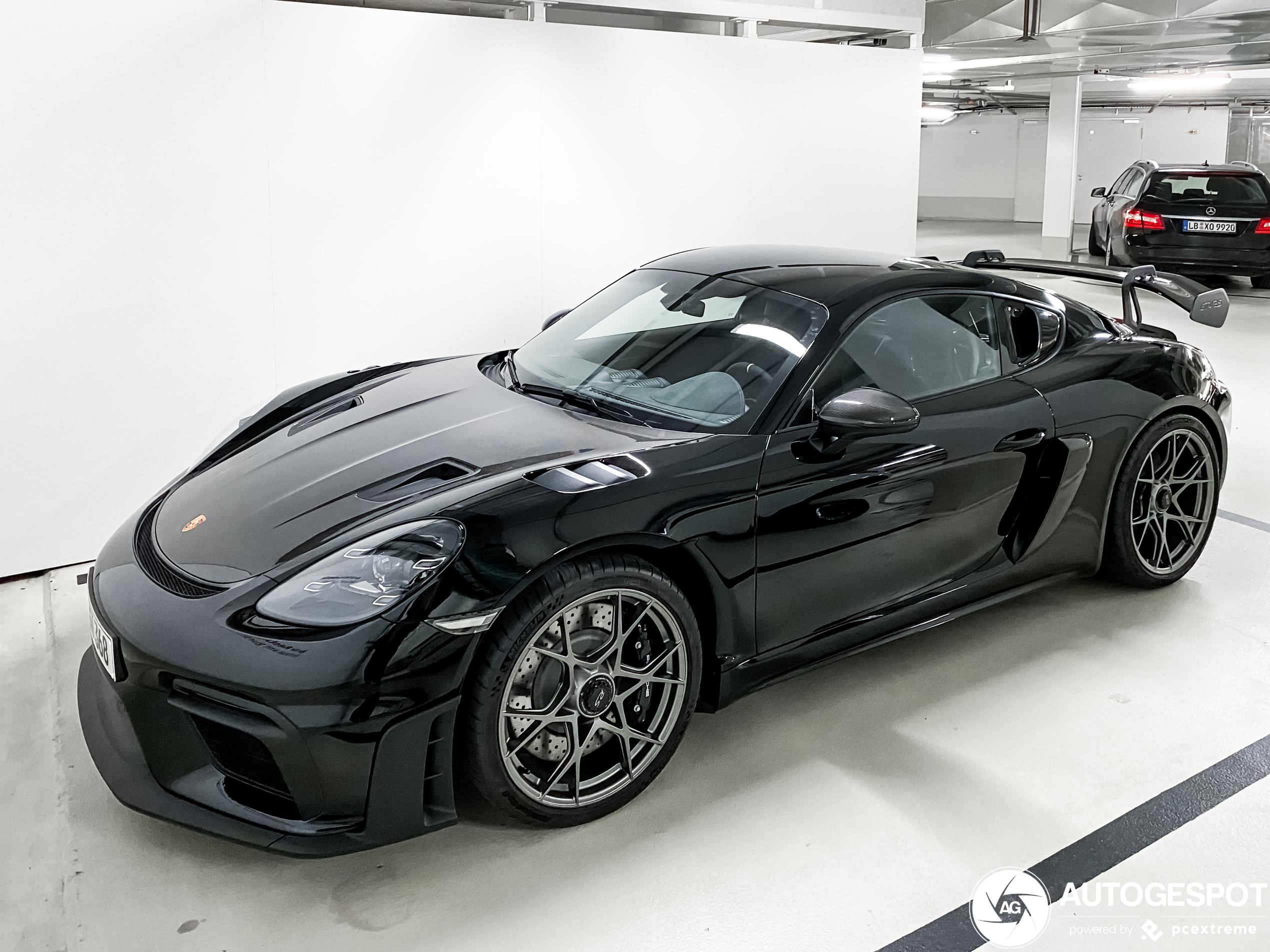 Porsche 718 Cayman GT4 RS Weissach Package