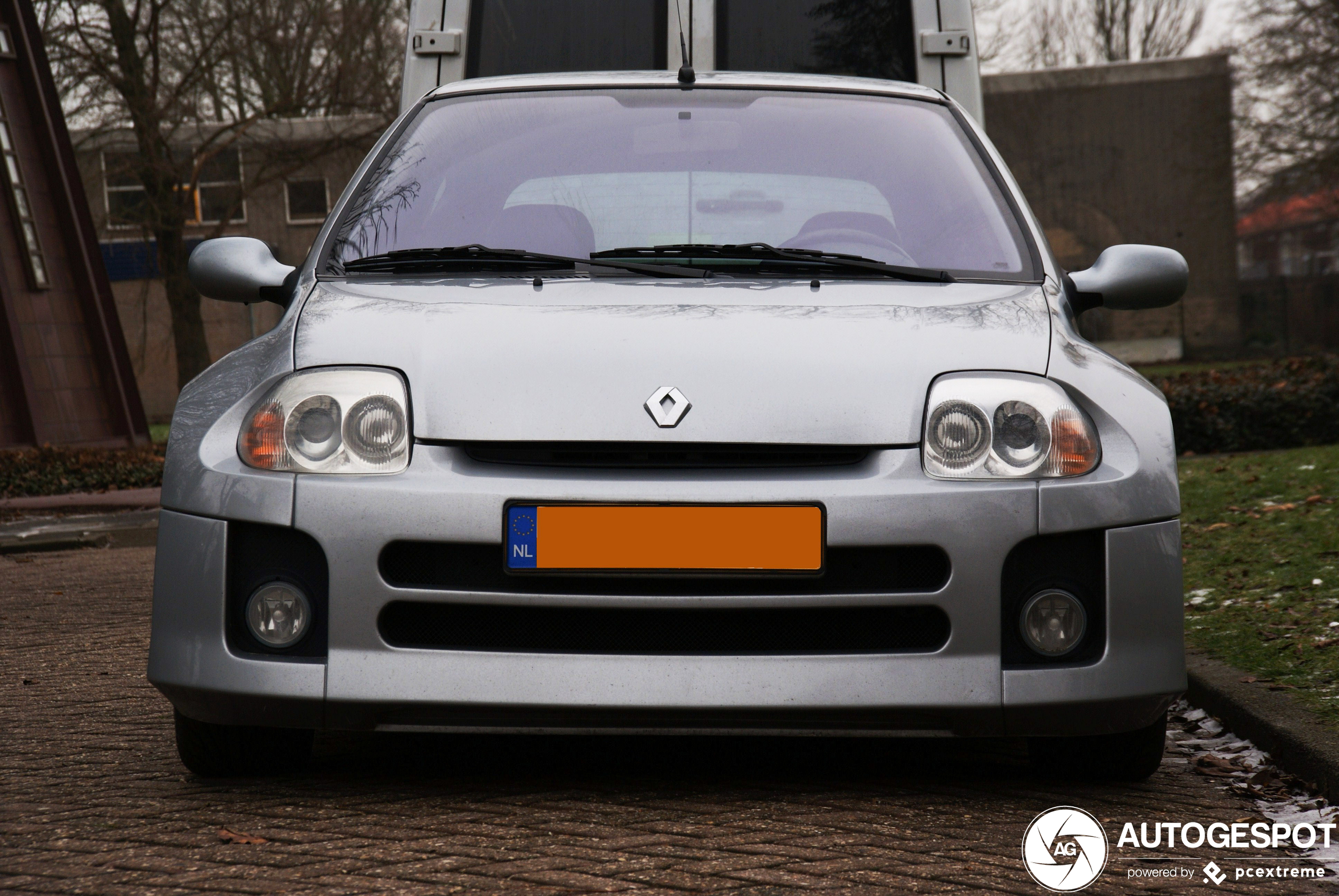 Renault Clio V6