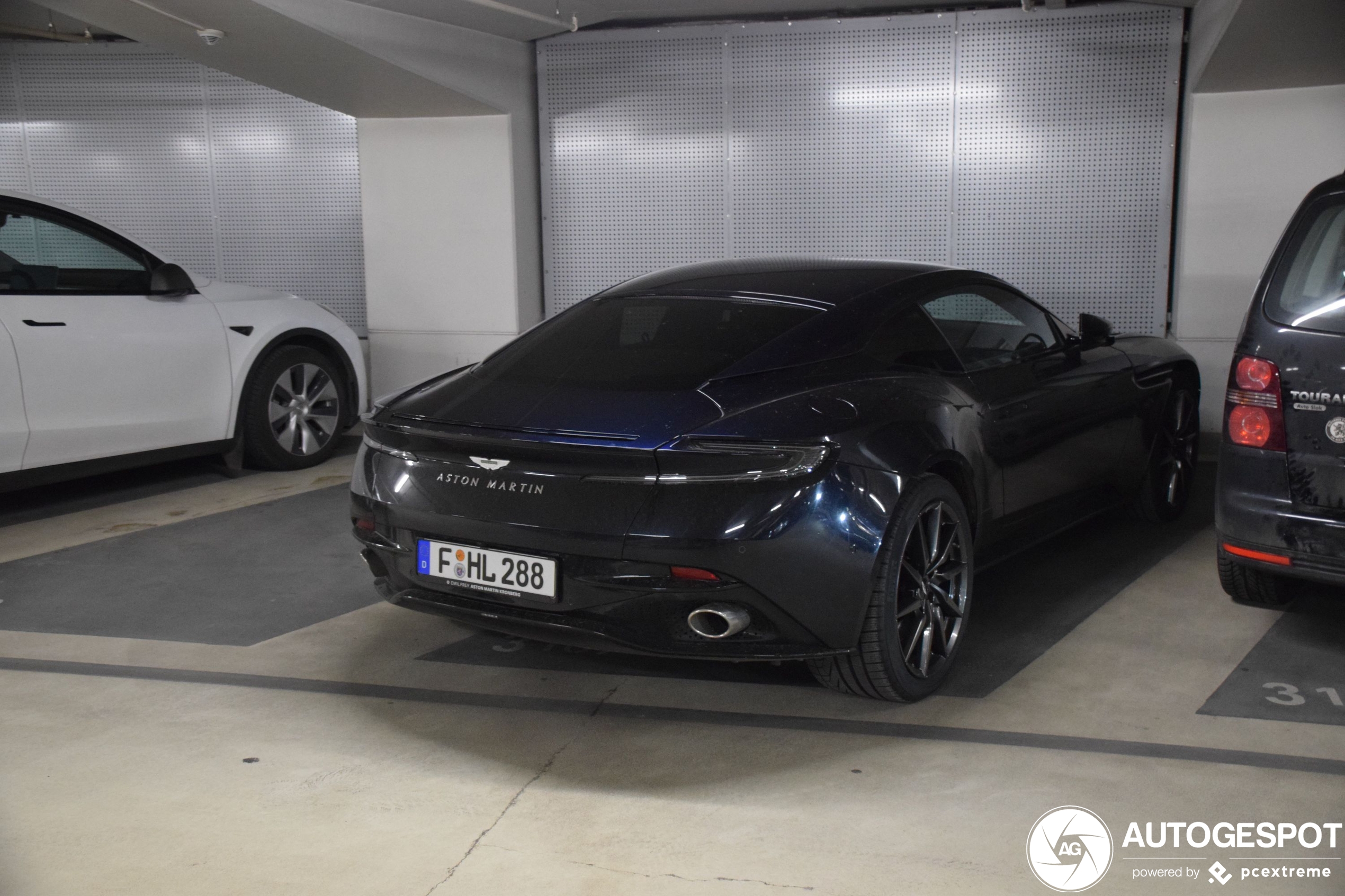 Aston Martin DB11 V8