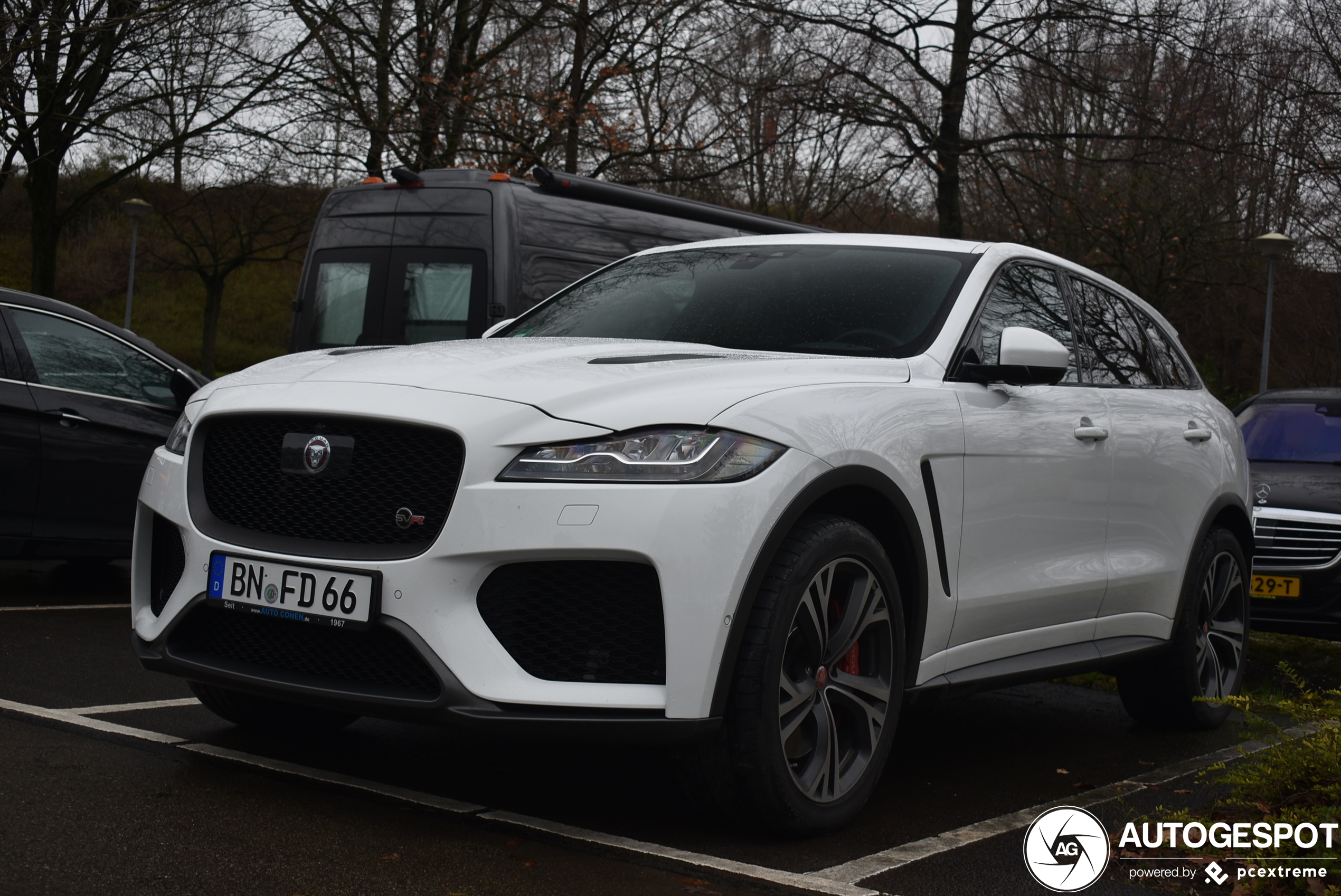 Jaguar F-PACE SVR