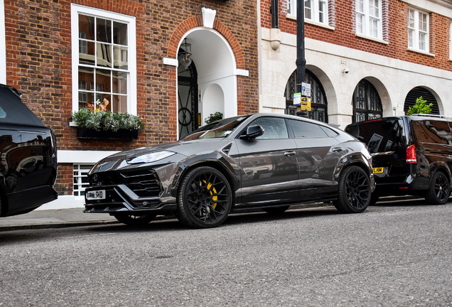 Lamborghini Urus Nero Design