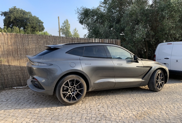 Aston Martin DBX