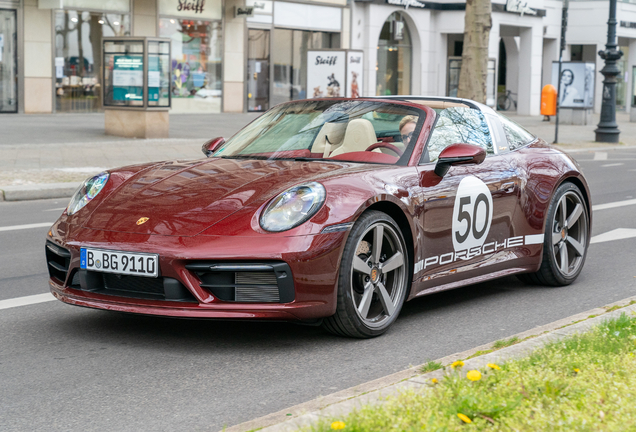 Porsche 992 Targa 4S Heritage Design Edition