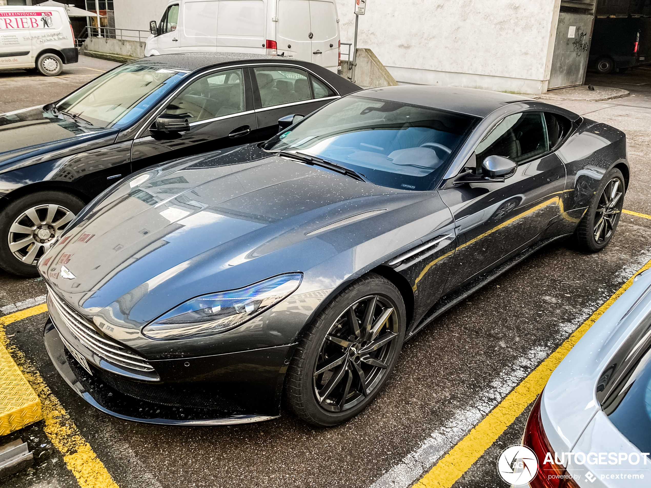 Aston Martin DB11 V8