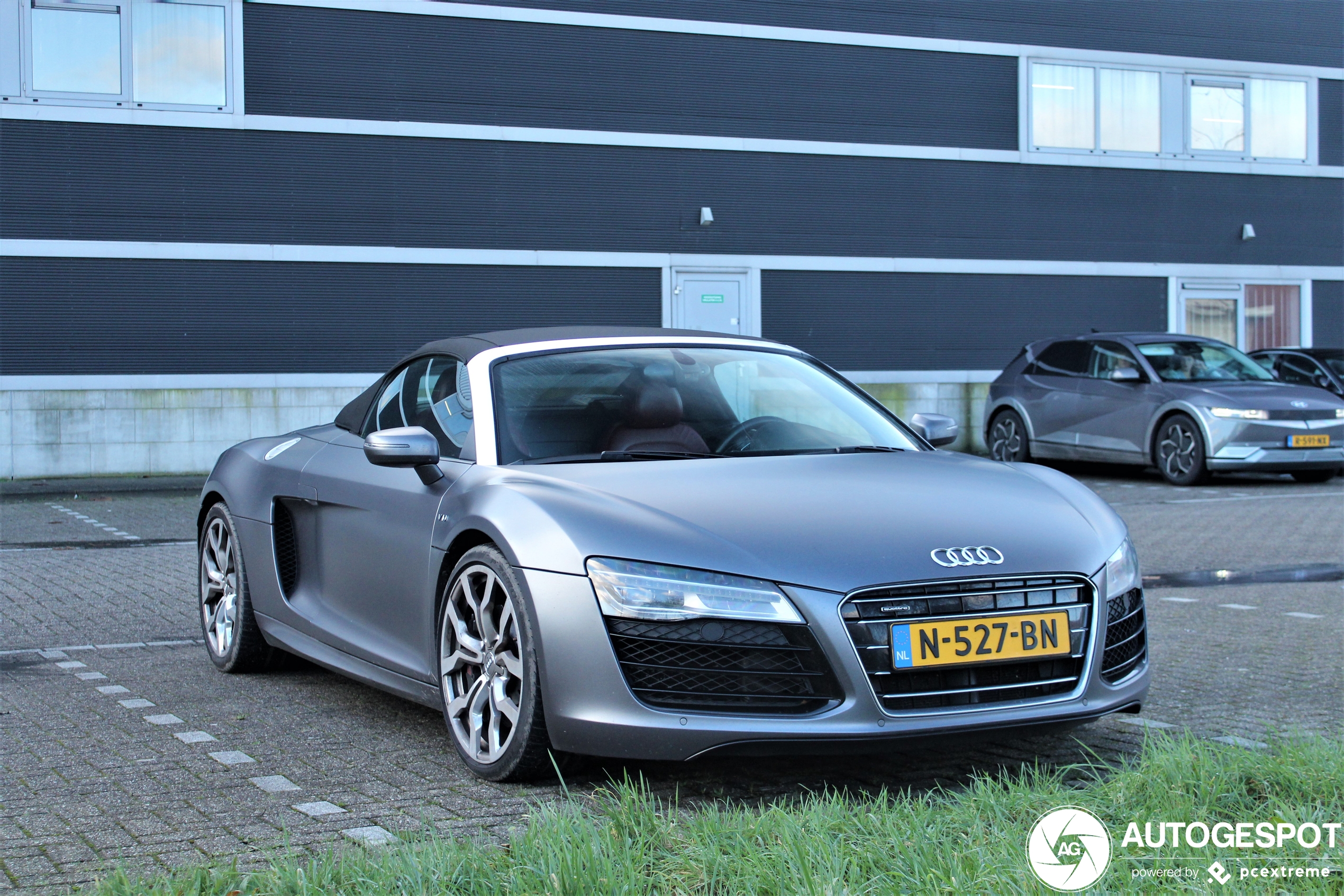 Audi R8 V10 Spyder 2013