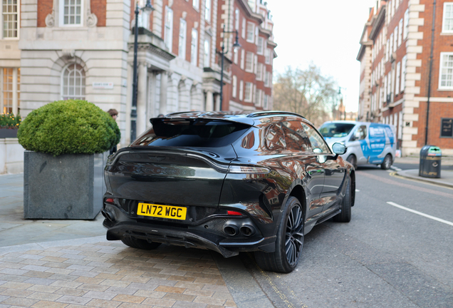 Aston Martin DBX707