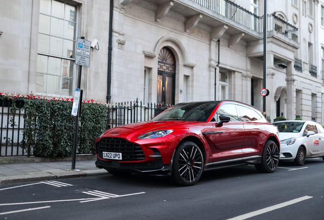 Aston Martin DBX707