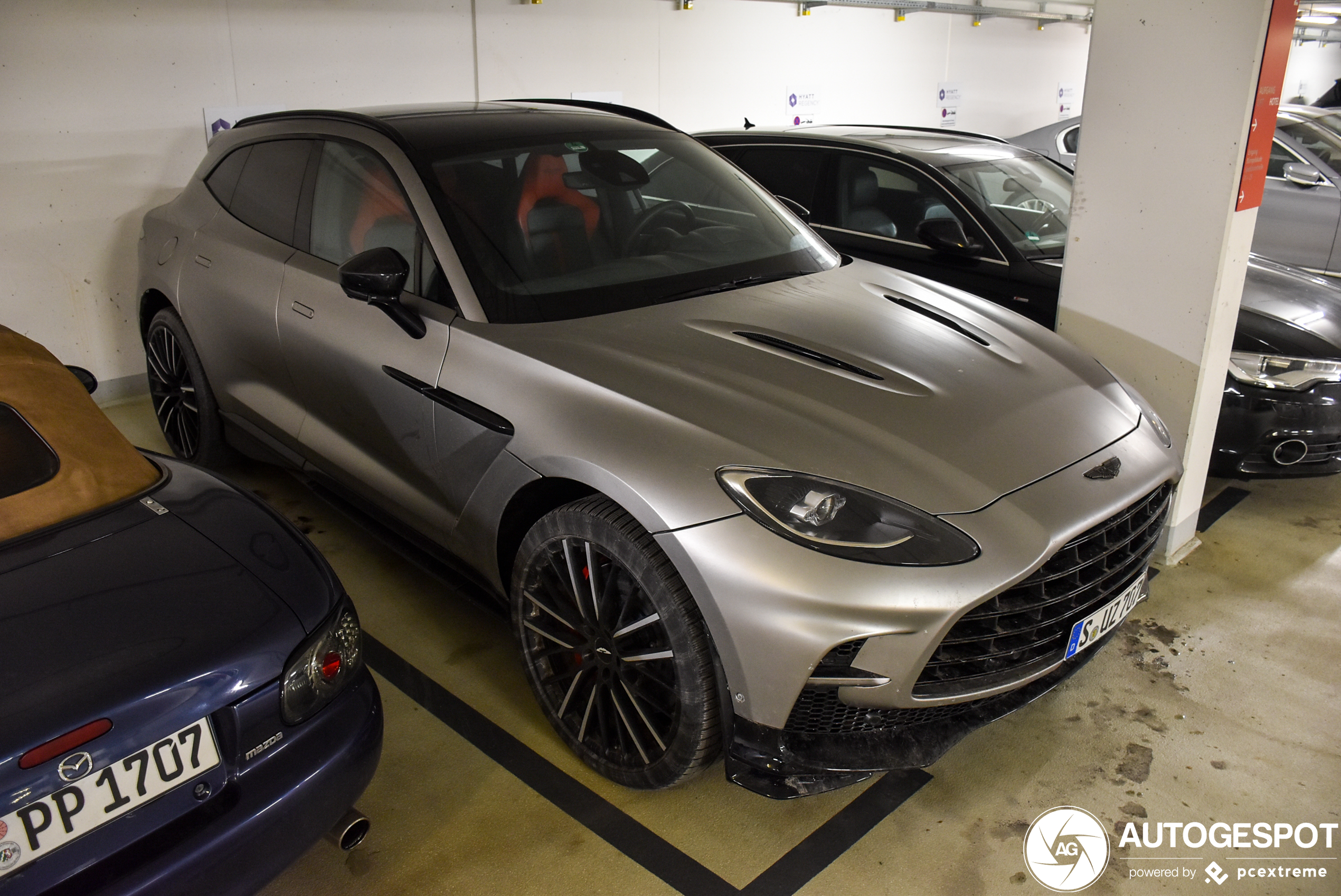 Aston Martin DBX707