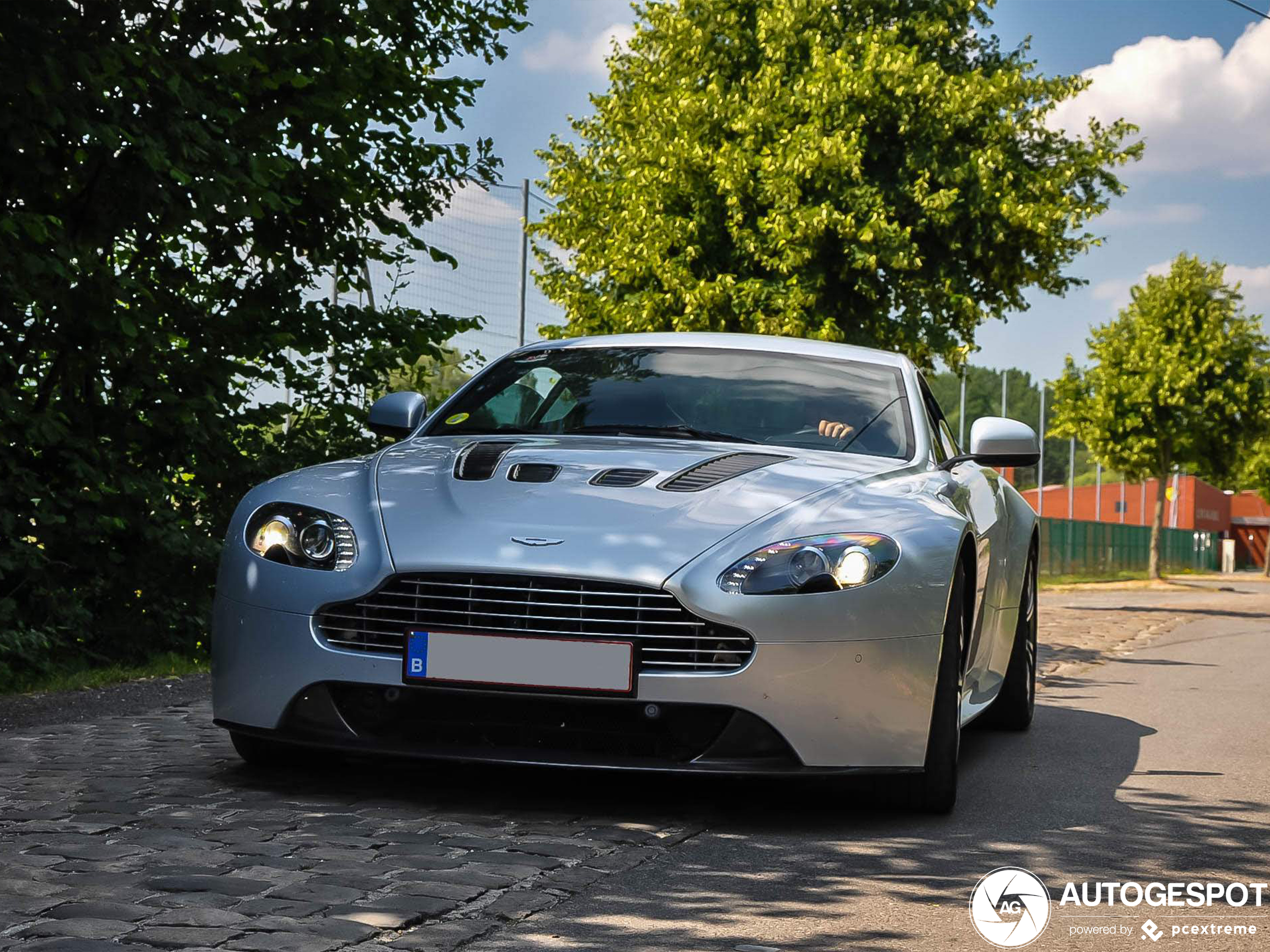 Aston Martin V12 Vantage