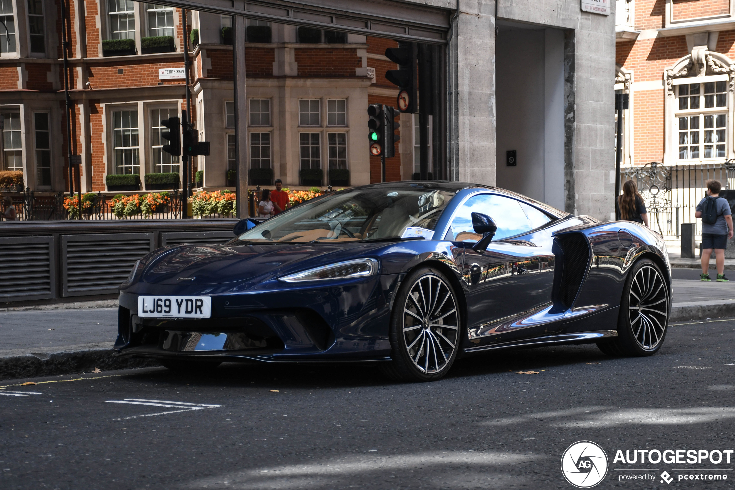 McLaren GT