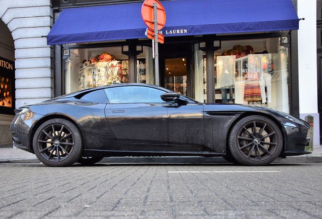 Aston Martin DB11 AMR