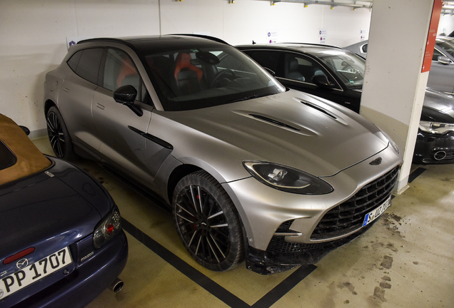 Aston Martin DBX707