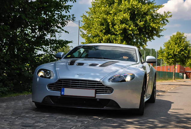 Aston Martin V12 Vantage