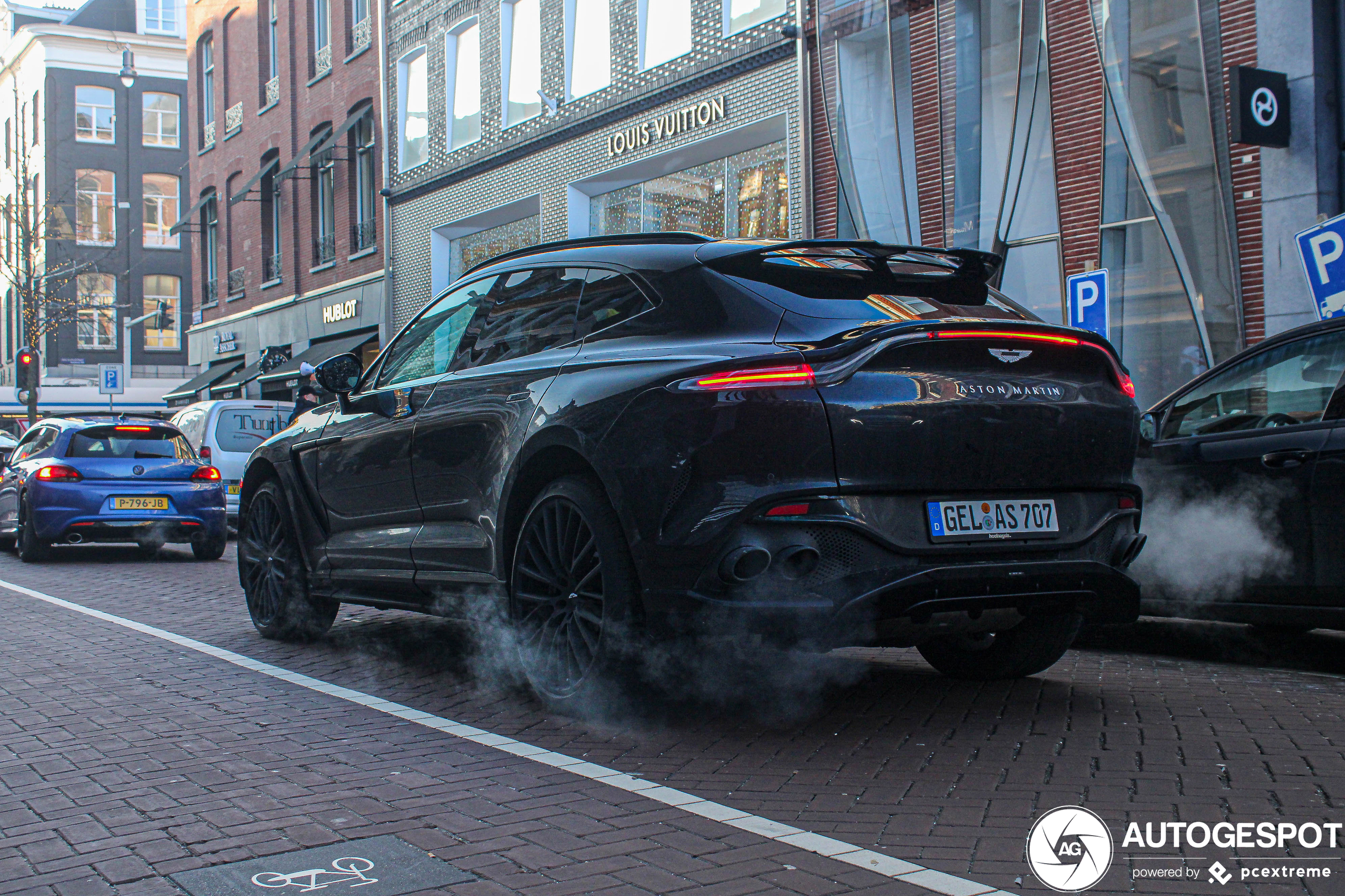 Aston Martin DBX707