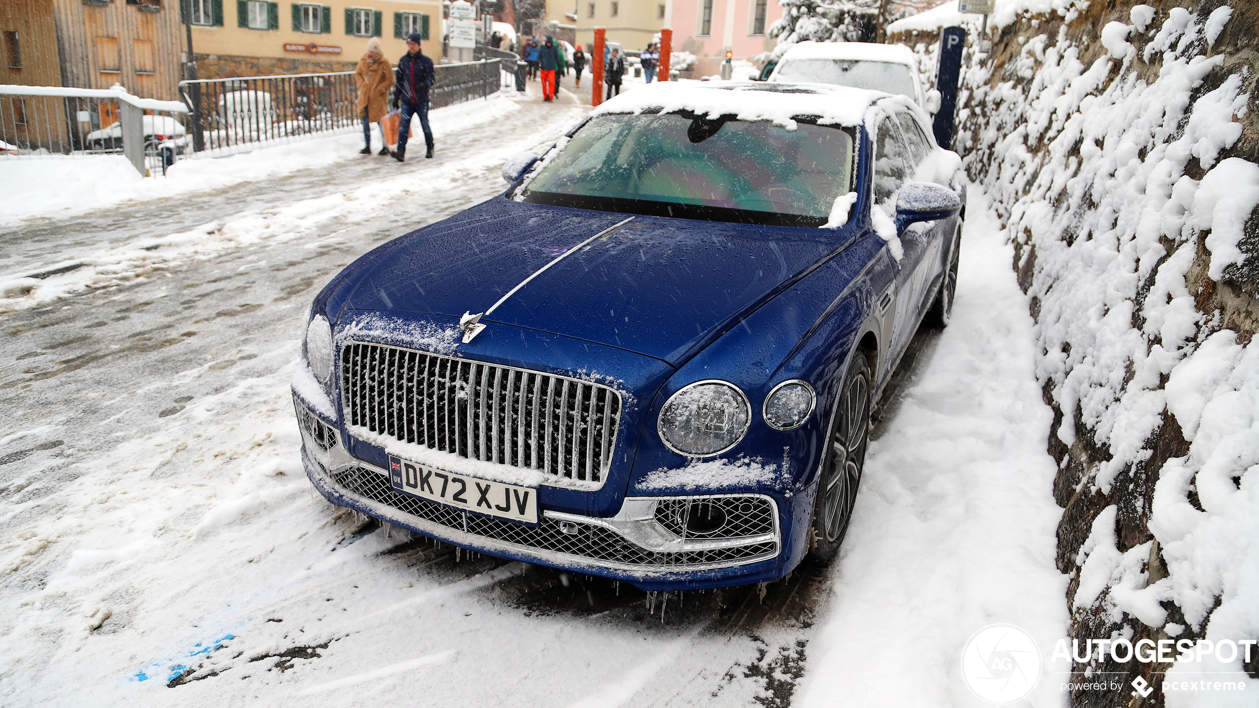 Bentley Flying Spur V8 heeft het luxe Azure pakket