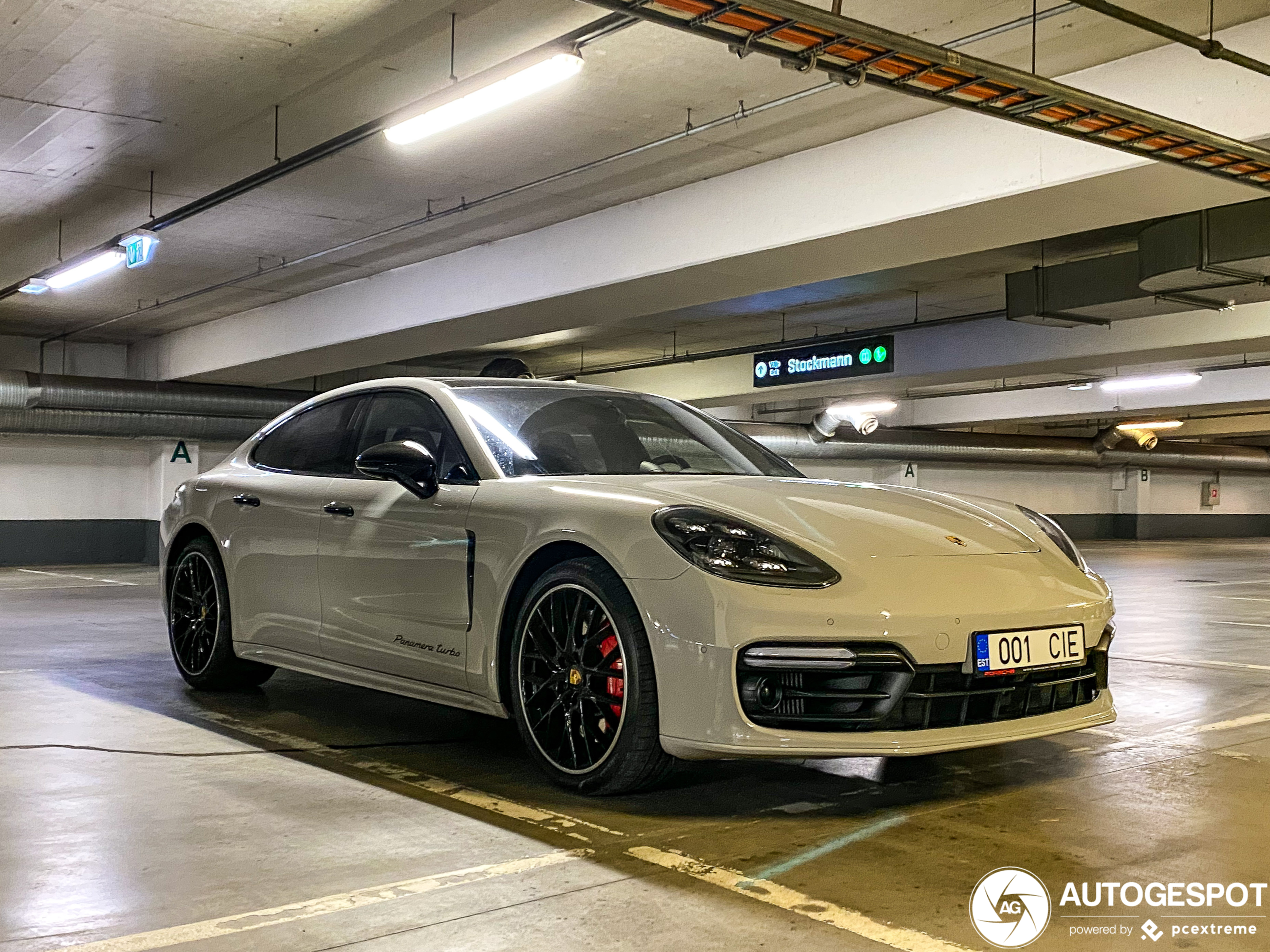 Porsche 971 Panamera Turbo