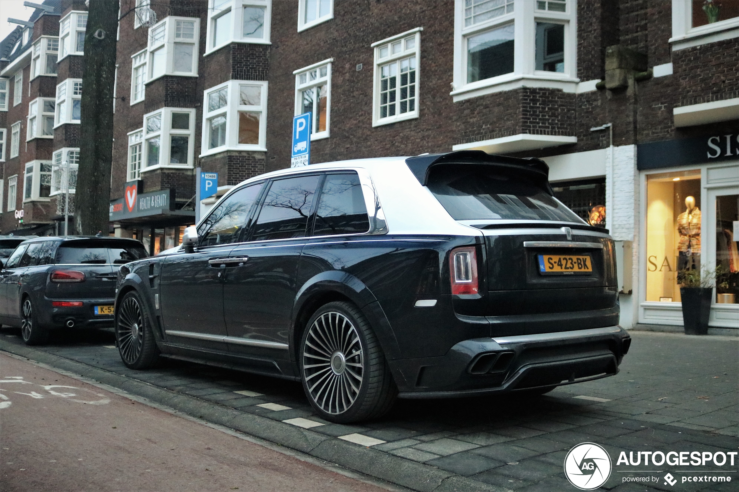 Hakim Ziyech rolt tegenwoordig in een Rolls-Royce Mansory Cullinan Wide Body