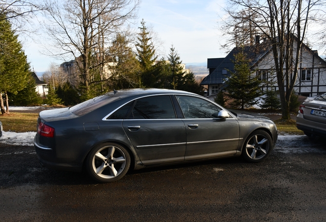 Audi S8 D3