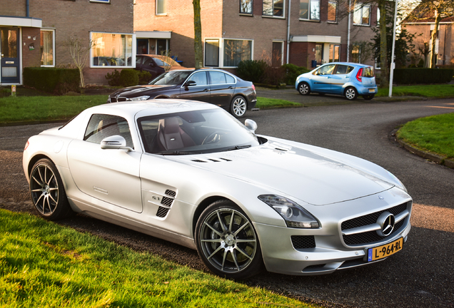 Mercedes-Benz SLS AMG