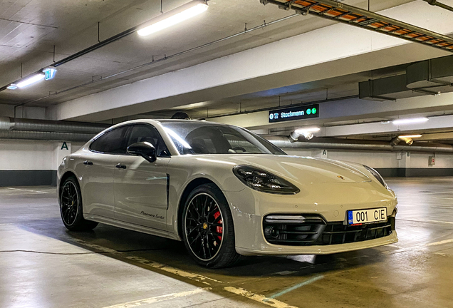 Porsche 971 Panamera Turbo