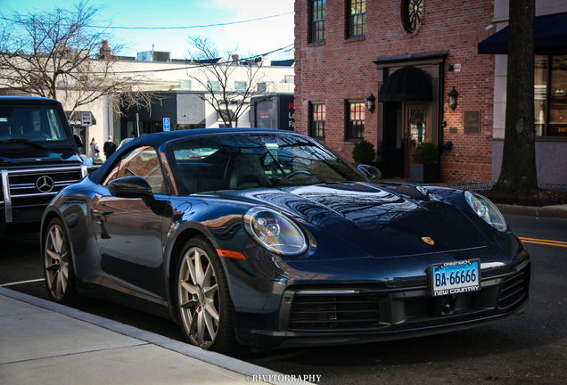 Porsche 992 Carrera 4S Cabriolet