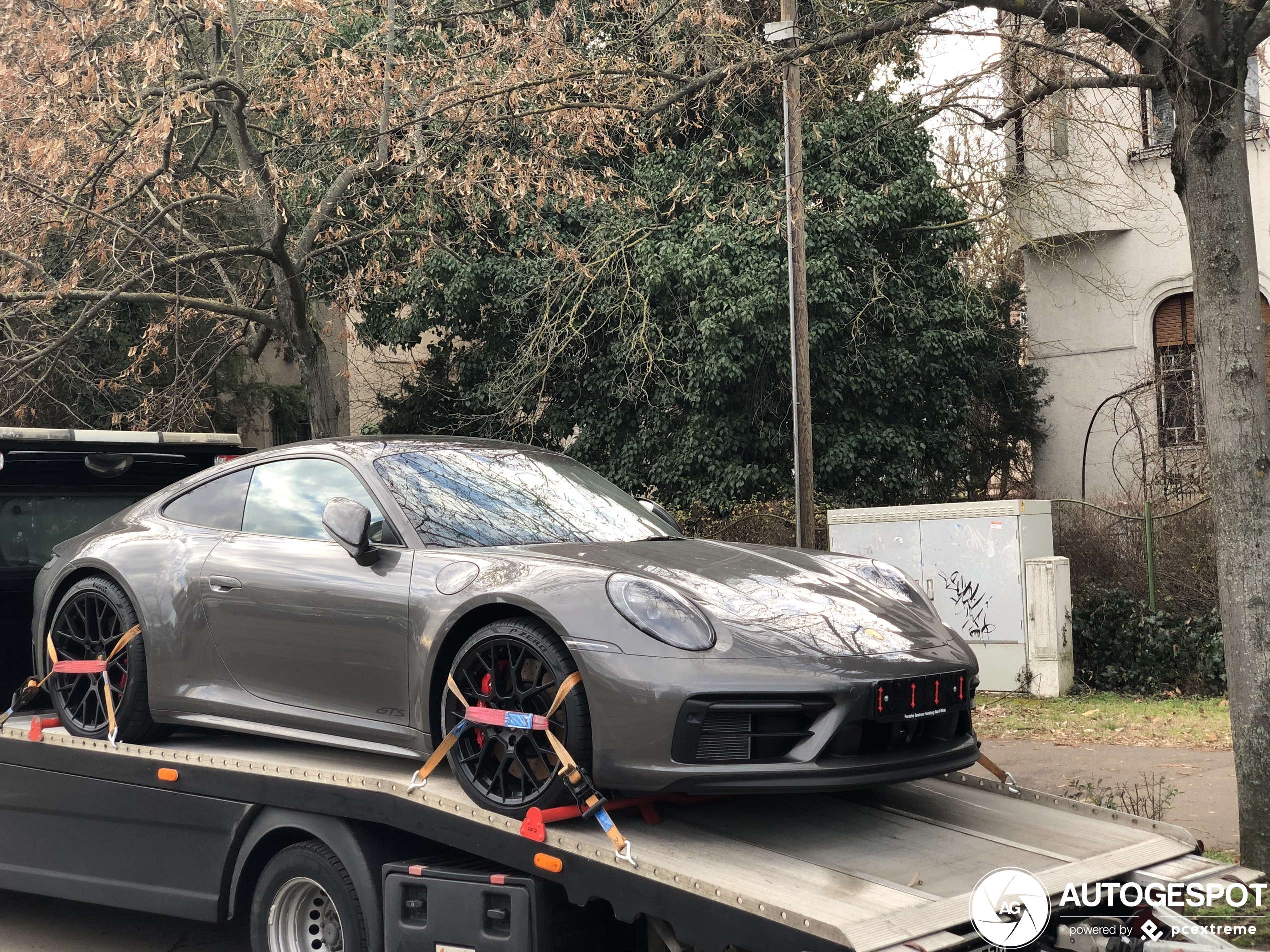 Porsche 992 Carrera 4 GTS