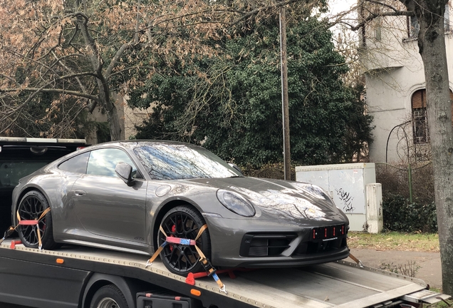 Porsche 992 Carrera 4 GTS